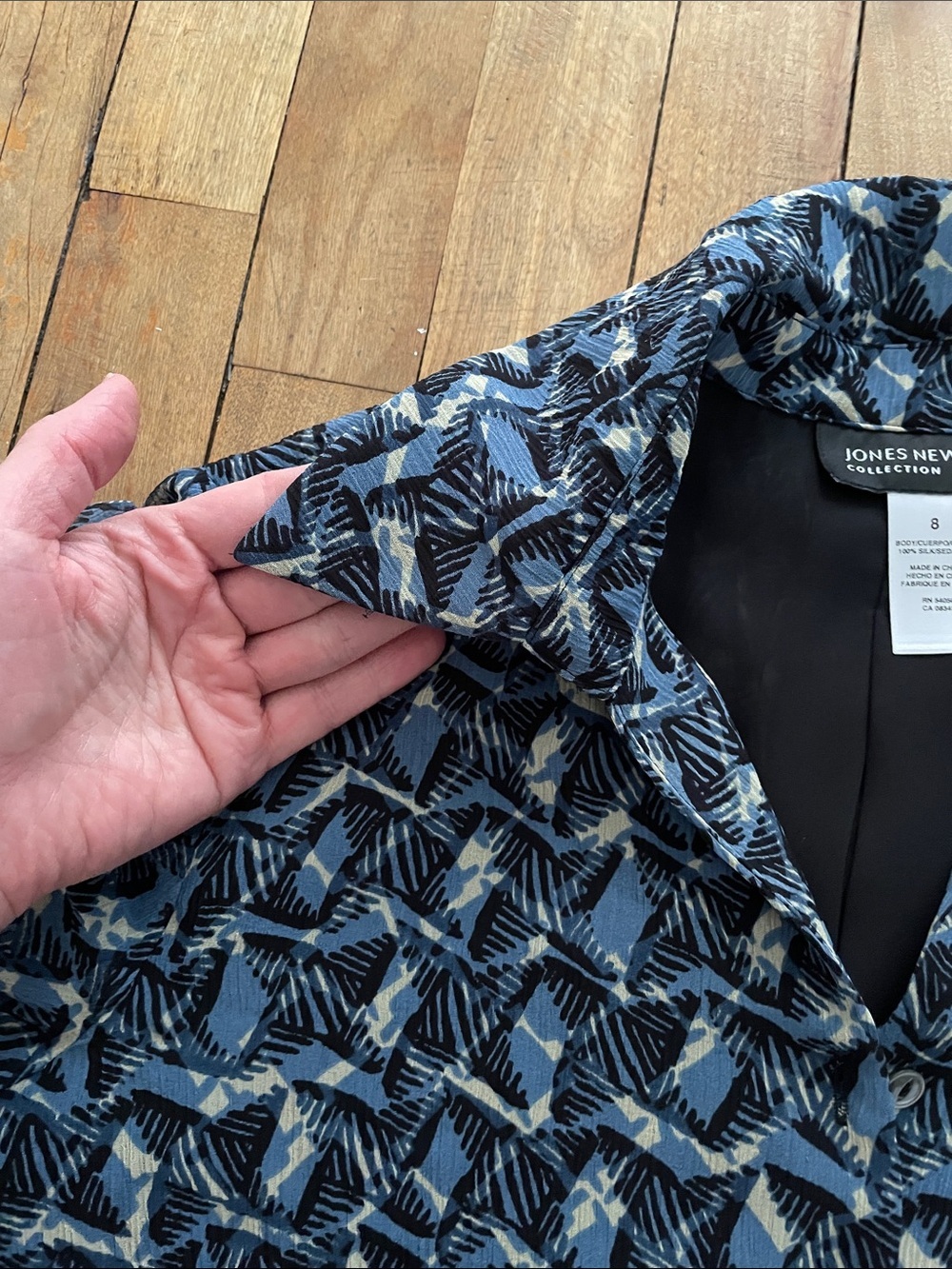 Silk Jones New York blouse- Size 8 - Picture 8 of 10